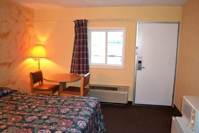 Red Carpet Inn Montrose 8